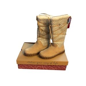 NIB Muk Luks Sand Felix New York Suede Boots Size 6